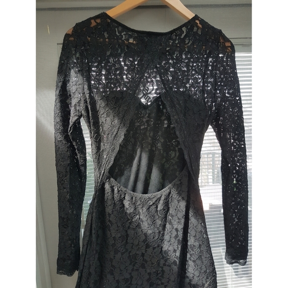 ▪Express▪Fitted lace dress w/ cutouts - Picture 3 of 4